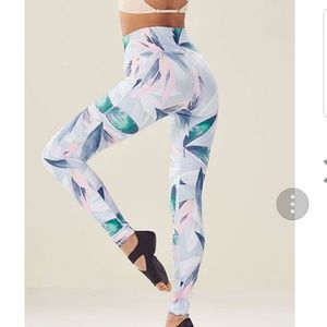 HIGH WAISTED PRINTED POWERHOLD LEGGING